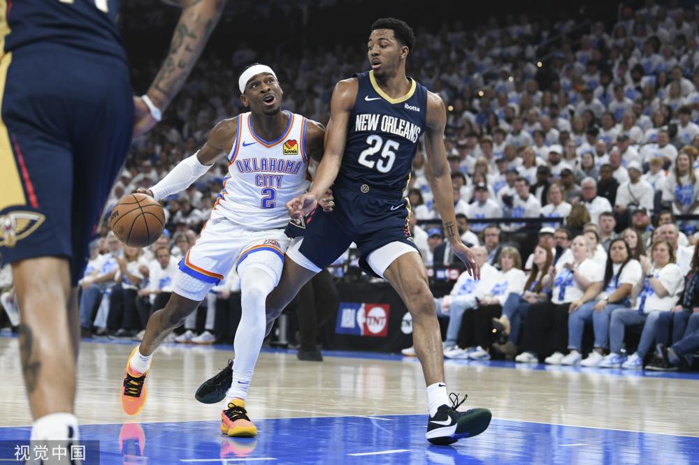 球员们通过 球员们通过